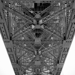 Sous le pont